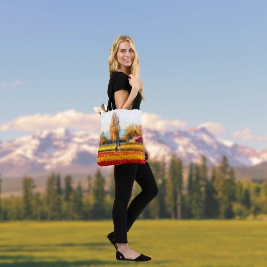 赤いチューリップフィールドと金ゴールドを散策する トートバッグ