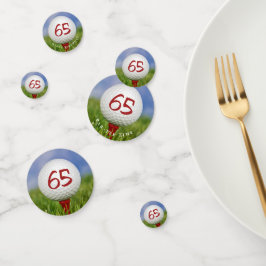 赤いティーに65th誕生日のゴルフボール コンフェッティ