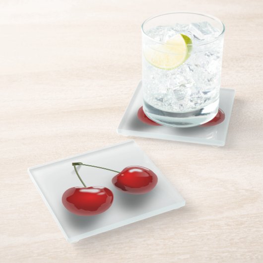 赤いデザートによって艶をかけられるさくらんぼ ガラスコースター (アングル)