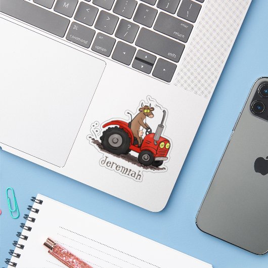 赤いトラクおもしろいターを運転する茶色の牛の漫画 シール (ノートパソコンとiPhone)