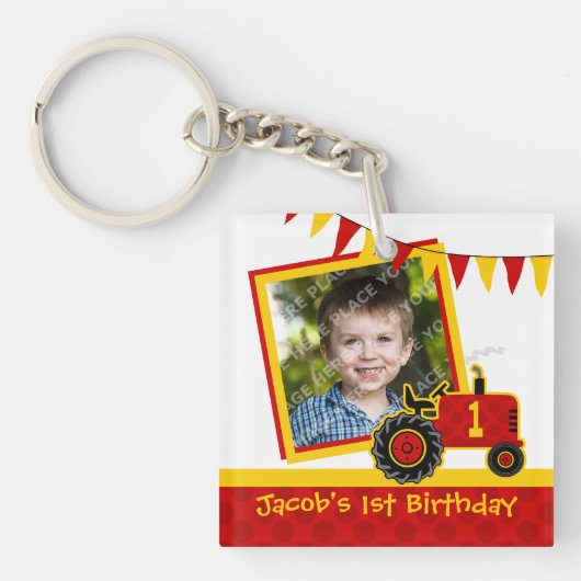 赤いトラクターの第1誕生日の写真 キーホルダー (正面)
