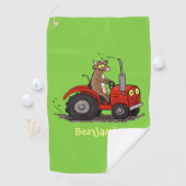 赤いトラクター漫画を運転する可愛い幸せな牛 ゴルフタオル (インサイチュ)