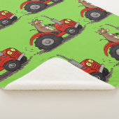 赤いトラクター漫画を運転する可愛い幸せな牛 シェルパブランケット (3/4)