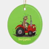 赤いトラクター漫画を運転する可愛い幸せな牛 セラミックオーナメント (左)