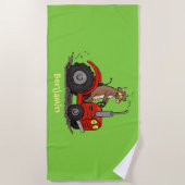 赤いトラクター漫画を運転する可愛い幸せな牛 ビーチタオル (正面)