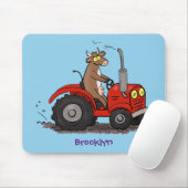 赤いトラクター漫画を運転する可愛い幸せな牛 マウスパッド (マウス)