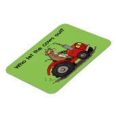 赤いトラクター漫画を運転する可愛い幸せな牛 マグネット (左側)