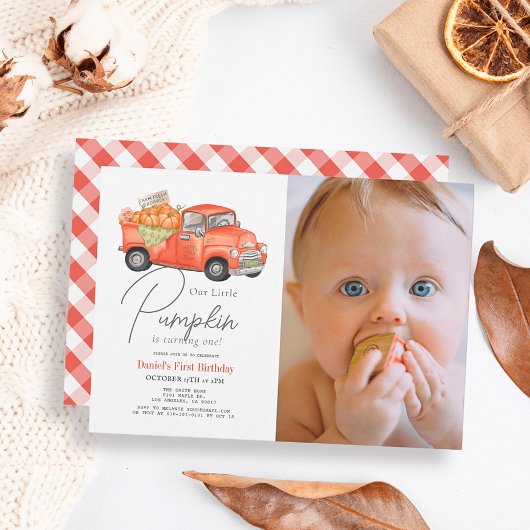 赤いトラックのカボチャのギンガム写真 1歳の誕生日 招待状