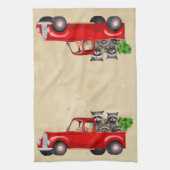 赤いトラックのクリスマスアライグマ キッチンタオル (縦)