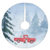 赤いトラックの犬が雪の降るクリスマス ブラッシュドポリエステルツリースカート (正面)