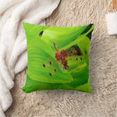 赤いトンボと緑無地のの枕 クッション (ブランケット)