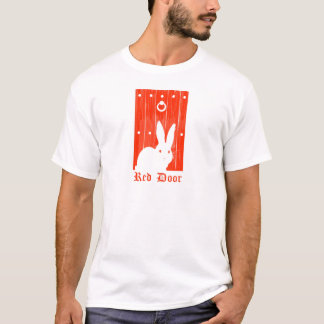 赤いドアのウサギのTシャツ Tシャツ