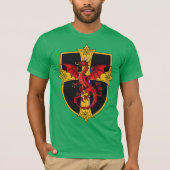 赤いドラゴンと中世の十字架 Tシャツ (正面)