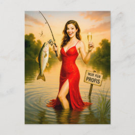 赤いドレスのエレガントな女性が大きな魚を持っている シーズンポストカード
