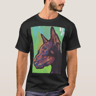赤いドーベルマン・ピンシャー犬の明るいカラフルなポップアート犬 Tシャツ