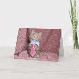 赤いネクタイで子猫を抱き締める カード