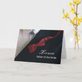 赤いネクタイとタックスで花嫁のお父さん カード (黄色い花)