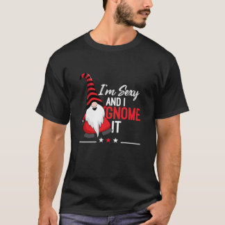 赤いノーム 私はセクシーでノームであることを誇りに思っています Tシャツ