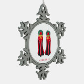 赤いハイヒールとクリスマスリース スノーフレークピューターオーナメント (左)