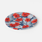 赤いハイビスカスのある熱帯フローラの葉 ペーパープレート (アングル)