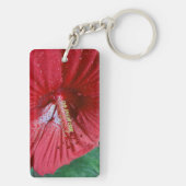 赤いハイビスカスの花と雨滴写真 キーホルダー (裏面)