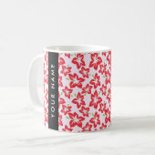 赤いハイビスカス、赤い花、あなたの名前 コーヒーマグカップ (正面左)