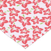 赤いハイビスカス、赤い花、花のパターン ショートテーブルランナー (コーナー)