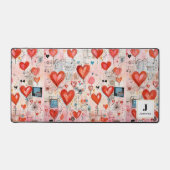 赤いハートお洒落ラブパターンモノグラム デスクマット (正面)