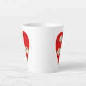 赤いハートのグラフィックに裂けた穴 カフェラテマグ (正面)