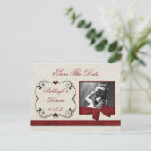 赤いハートのスクロール写真の保存日付 案内ポストカード (スタンド正面)