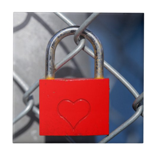 赤いハートのフェンス タイル (正面)