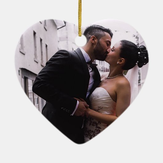 赤いハートの初めてのクリスマス結婚したメリー写真 セラミックオーナメント (裏面)