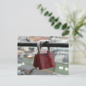 赤いハートの南京錠 ポストカード (スタンド正面)