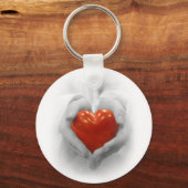 赤いハートの手の中で、私はあなたを愛する形 キーホルダー (正面)