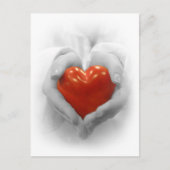 赤いハートの手の中で、私はあなたを愛する形 ポストカード (正面)