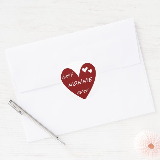 赤いハートの最も最高のなNonnieのTシャツおよびギフト ラウンドシール (封筒)