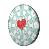 赤いハートの水および白 ダーツボード (正面右)