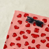 赤いハートはピンクの青モノグラムのい花の模様 ビーチタオル (インサイチュ)