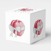 赤いハートは結婚式のために白いリボンで結ばれる フェイバーボックス (正面サイド)