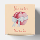 赤いハートは結婚式のために白いリボンで結ばれる フェイバーボックス (上部)