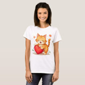 赤いハートを持つ黄色い猫のレディースTシャツ Tシャツ (正面フル)