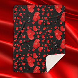 赤いハートインフィニティイニシャルモノグラムオンブラック | シェルパブランケット