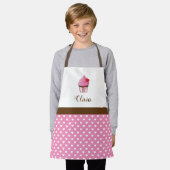 赤いハートカップケーキモノグラム エプロン (着用した状態)