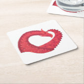 赤いハートドラゴンオンホワイト スクエアペーパーコースター (アングル)