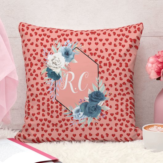 赤いハートパターンと青フローラ モノグラムの クッション