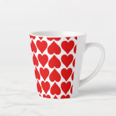 赤いハートパターン、ロマンチック、愛 カフェラテマグ (右)