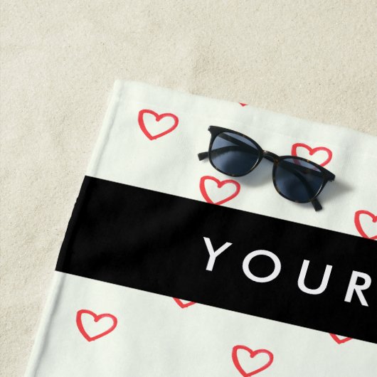 赤いハートパターン，愛，あなたの名前，パーソナライズ ビーチタオル (インサイチュ)