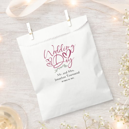 赤いハートパーソナライズされたウェディングデイウィッグバッグ フェイバーバッグ (クリップ留めされた状態)