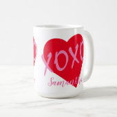 赤いハートピンクXOXOバレンタインデーモダン コーヒーマグカップ (正面右)