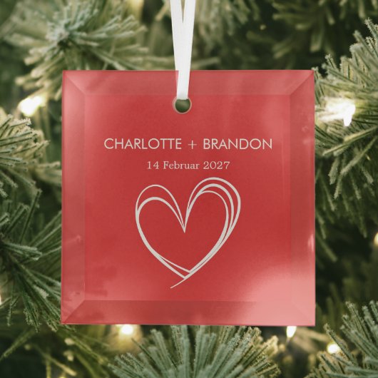 赤いハート図形の個人用設定のカップル名と日付 ガラスオーナメント (インサイチュ)